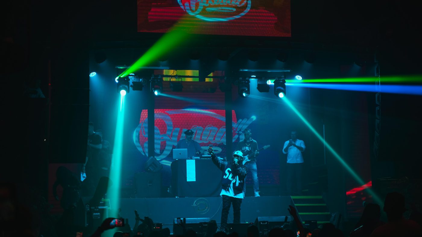 Mackie stage